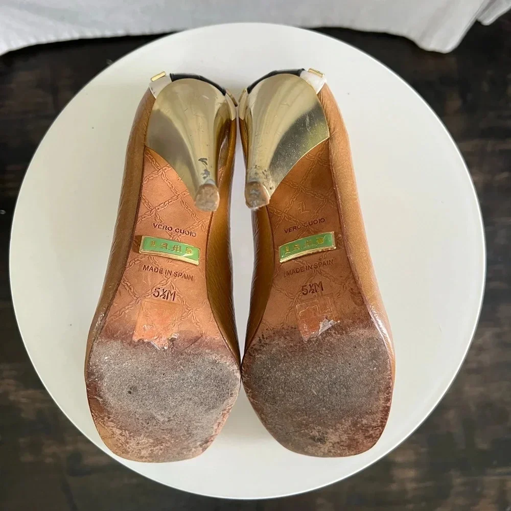 Women’s L.A.M.B. Davin Camel Patent Leather Tan Heels Pumps Gold Heel 2 Tone 5.5